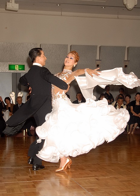 初めての社交ダンス（社交ダンス初心者講習会）の写真です。