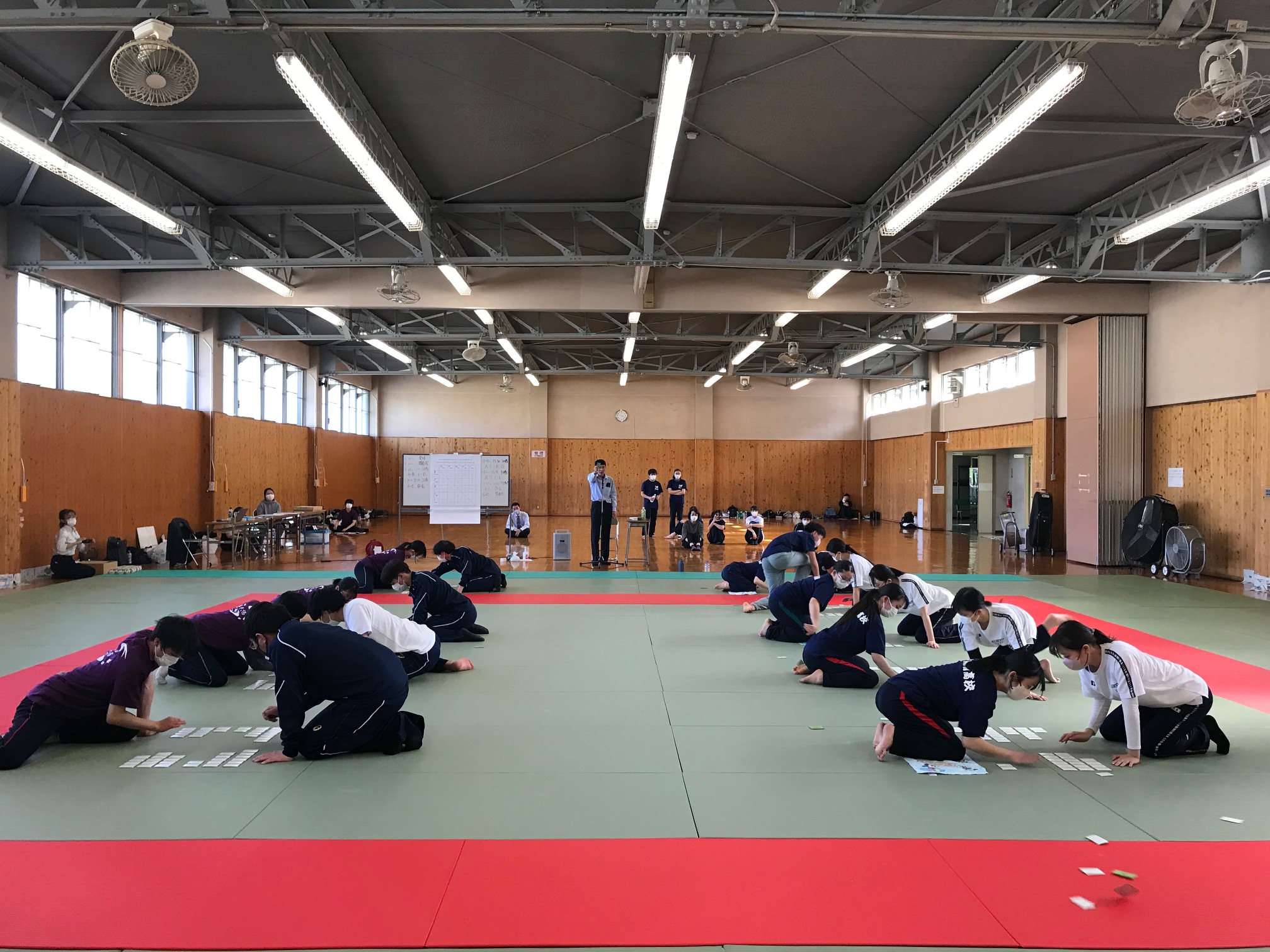 第５７回山梨県かるた選手権大会（かとう杯）についての写真です。